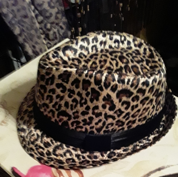 Target Accessories - Leopard Hat NWOT